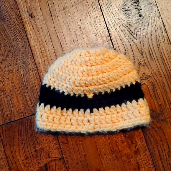 3 for $12 💚 Hand crocheted Minion hat - Picture 2 of 3